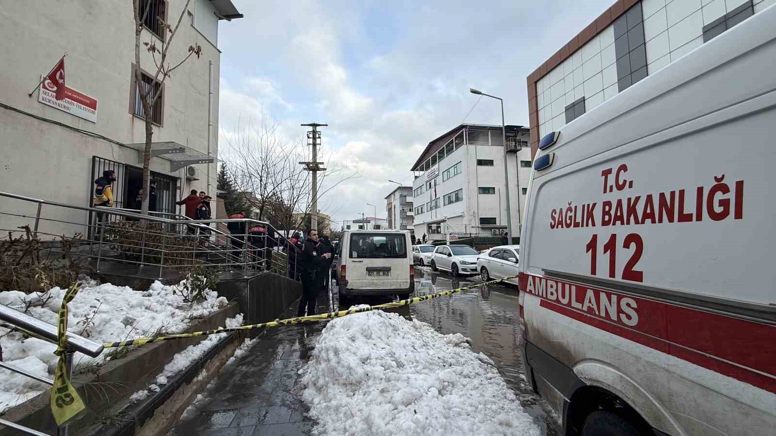 diyarbakirda 1 kisinin oldugu silahli saldiriya iliskin 4 tutuklama 2 JjialfKk