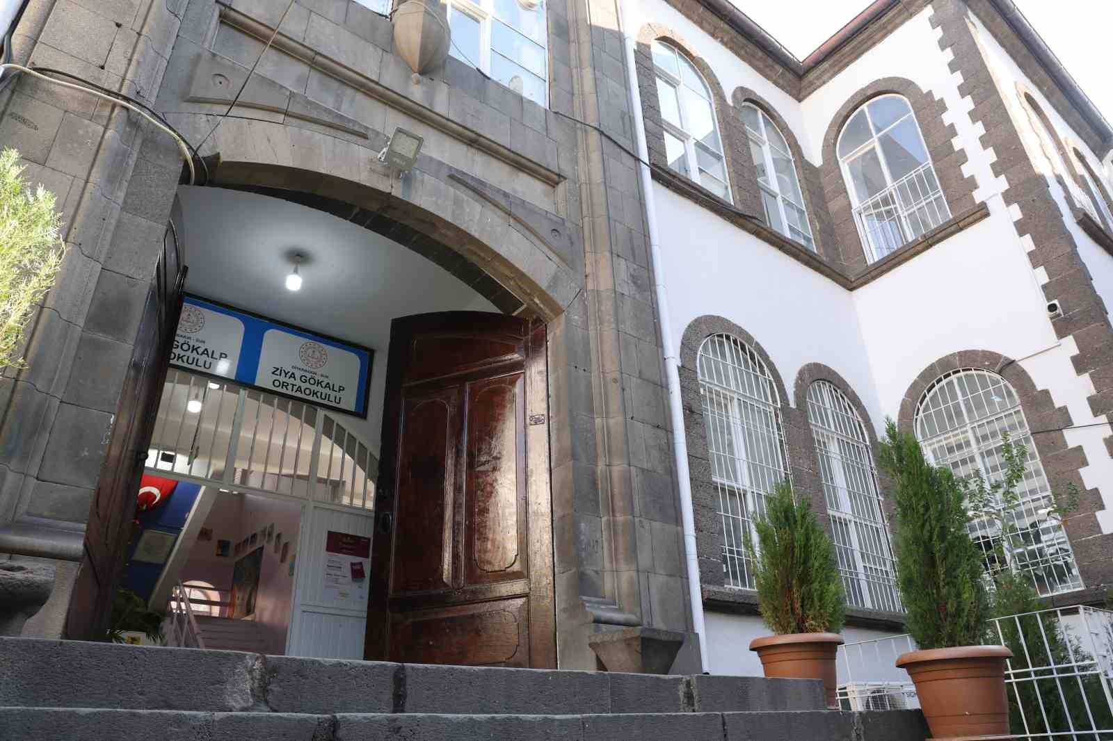 diyarbakirda 115 yillik egitim yuvasinin ihtisamli kapisi 1 asirdir araliksiz ogrencilere aciliyor 2 nTTpK3m9