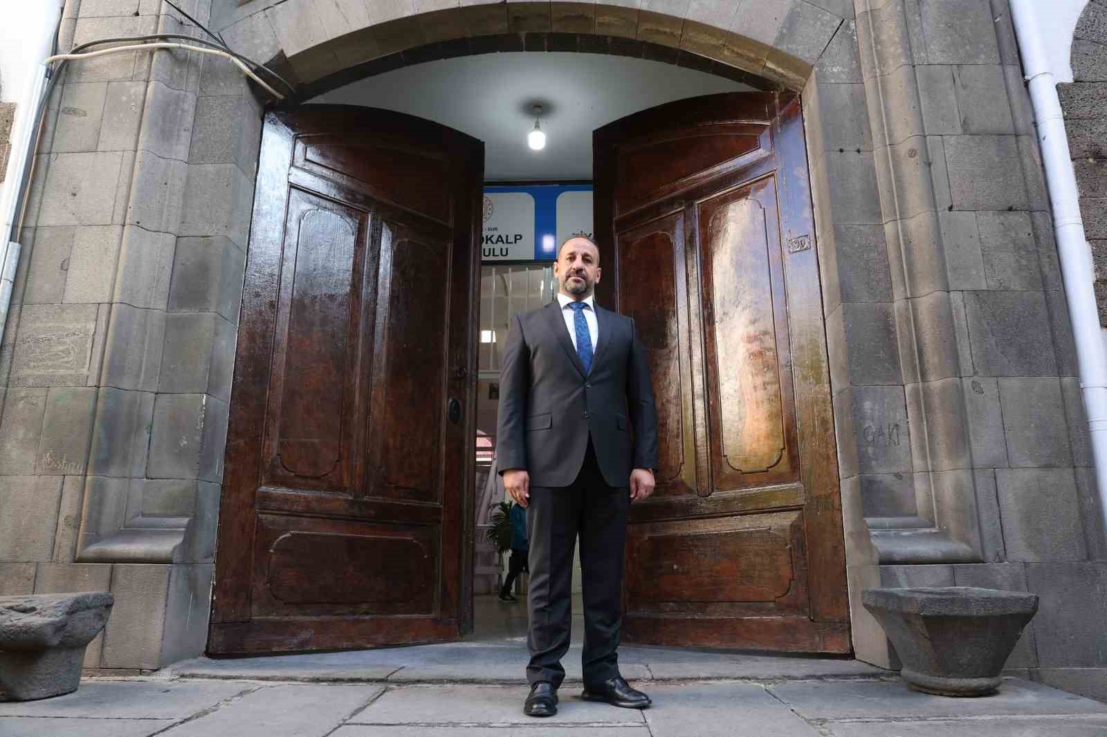 diyarbakirda 115 yillik egitim yuvasinin ihtisamli kapisi 1 asirdir araliksiz ogrencilere aciliyor 4 rOUO4EX3