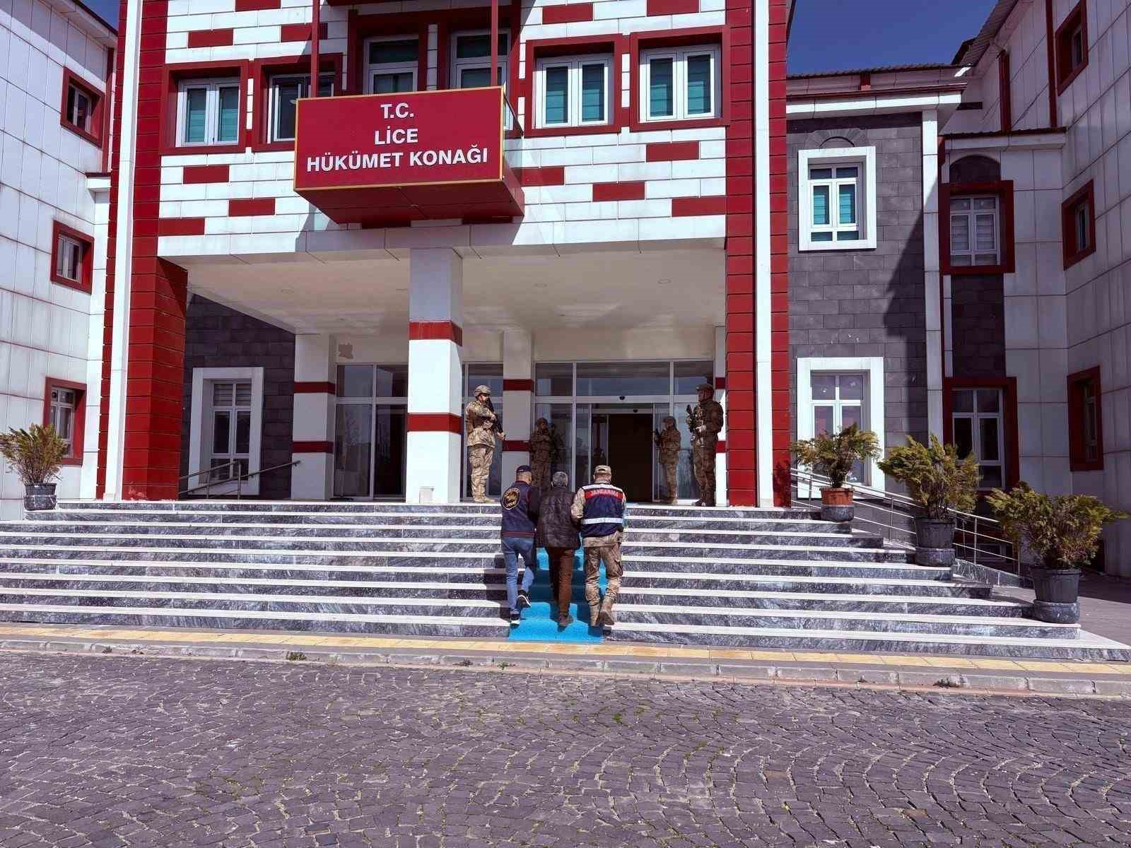 diyarbakirda 13 yildir cinayet ve cesitli suclardan aranan sahis yakalandi 1 R7eTfSOk