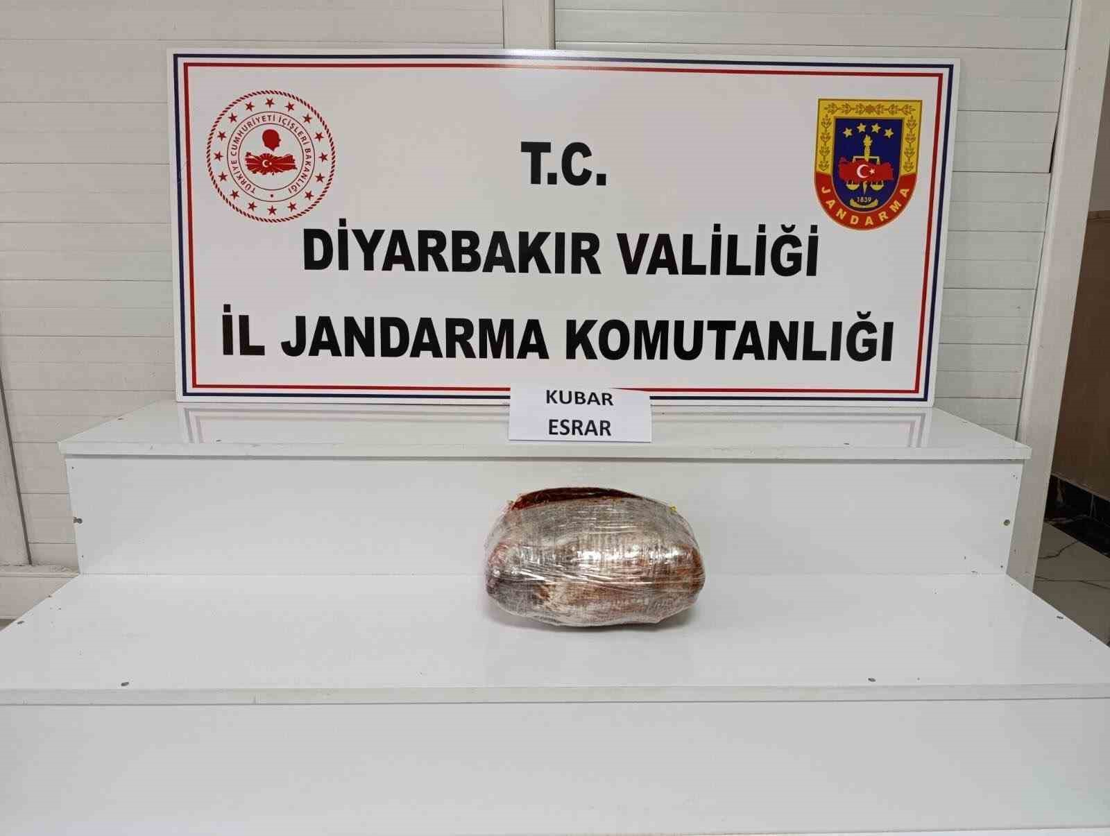 diyarbakirda 14 bucuk kilo uyusturucu ele gecirildi 1 hlpHsAyi