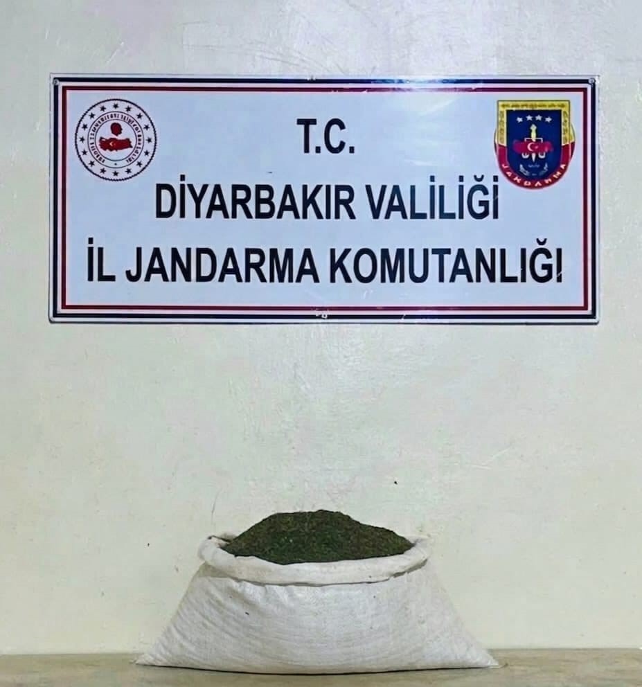 diyarbakirda 14 kilo esrar ele gecirildi 1