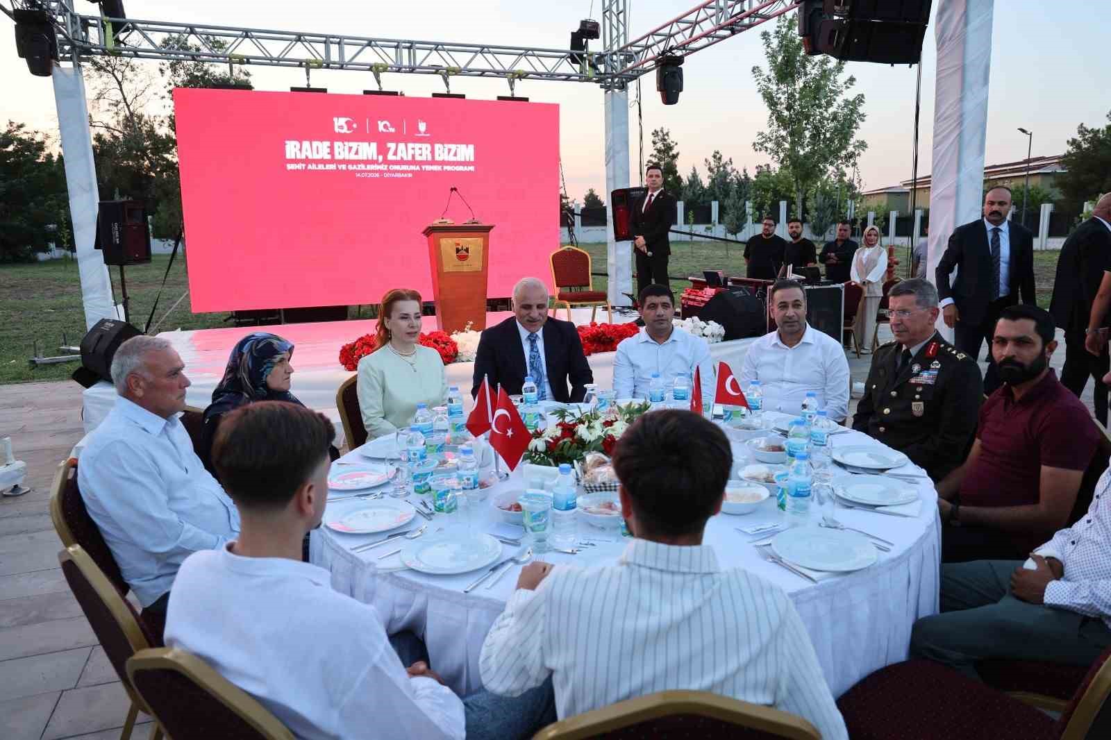 diyarbakirda 15 temmuzun 10 yildonumunde sehit aileleri ve gaziler yemekte bir araya geldi 2 UyibWLm5