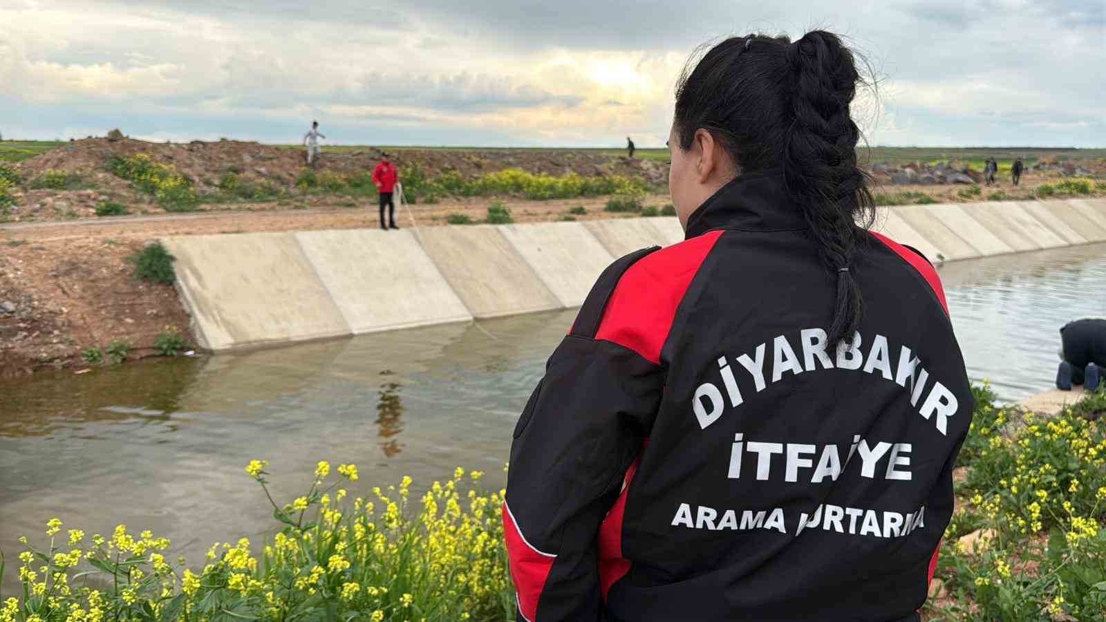 Diyarbakır’da 2 buçuk yaşındaki kayıp kız çocuğu her yerde aranıyor 5 diyarbakirda 2 bucuk yasindaki kayip kiz cocugu her yerde araniyor 1 evRuEkyP