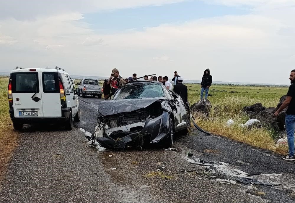 Diyarbakır’da 2 kişinin öldüğü kaza anı cep telefonu kamerasına yansıdı 4 diyarbakirda 2 kisinin oldugu kaza ani cep telefonu kamerasina yansidi 0 sN6SFbLe