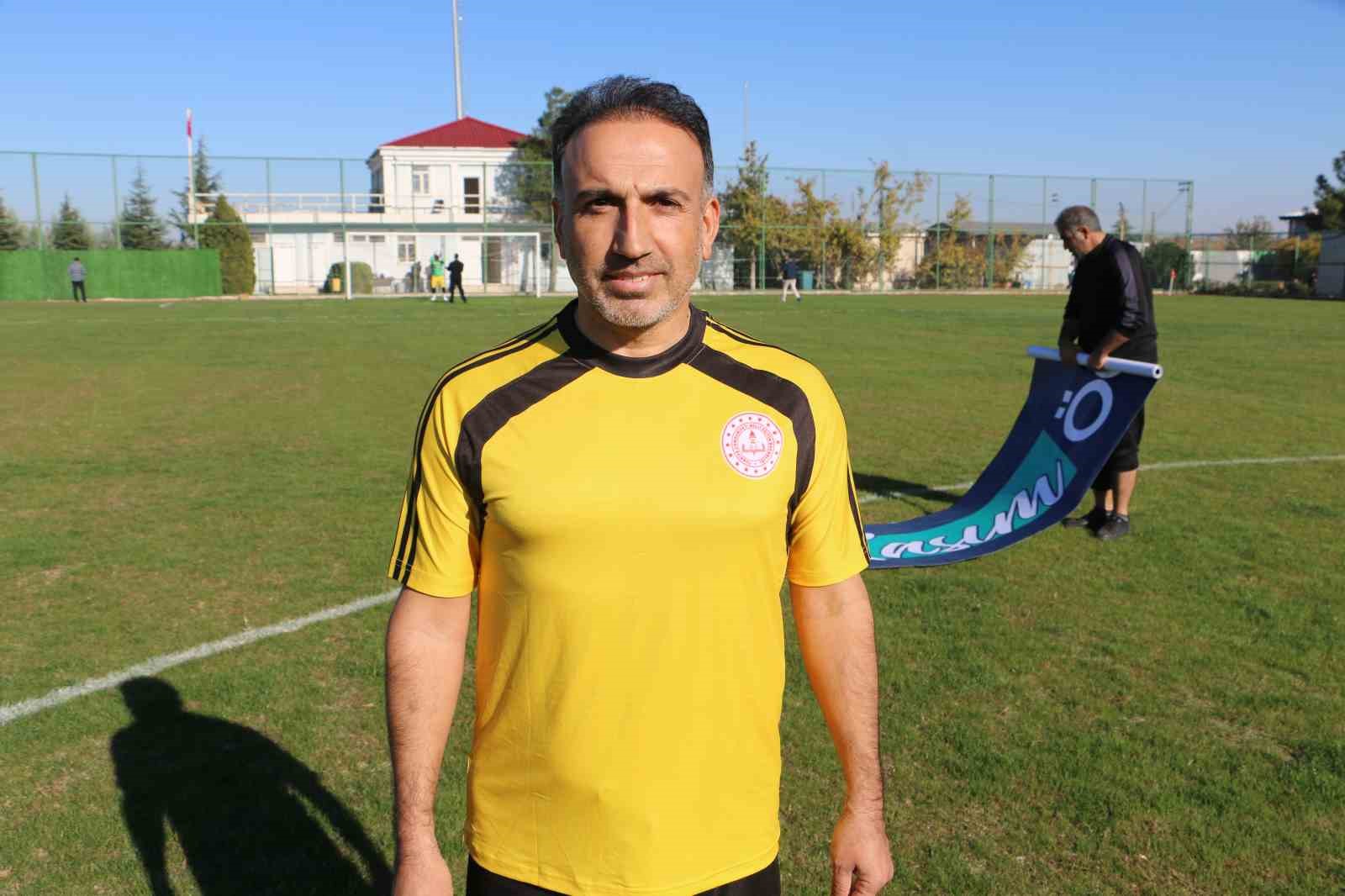 diyarbakirda 24 kasim ogretmenler gunu dolayisiyla dostluk maci yapildi 1 kvFTnMEp