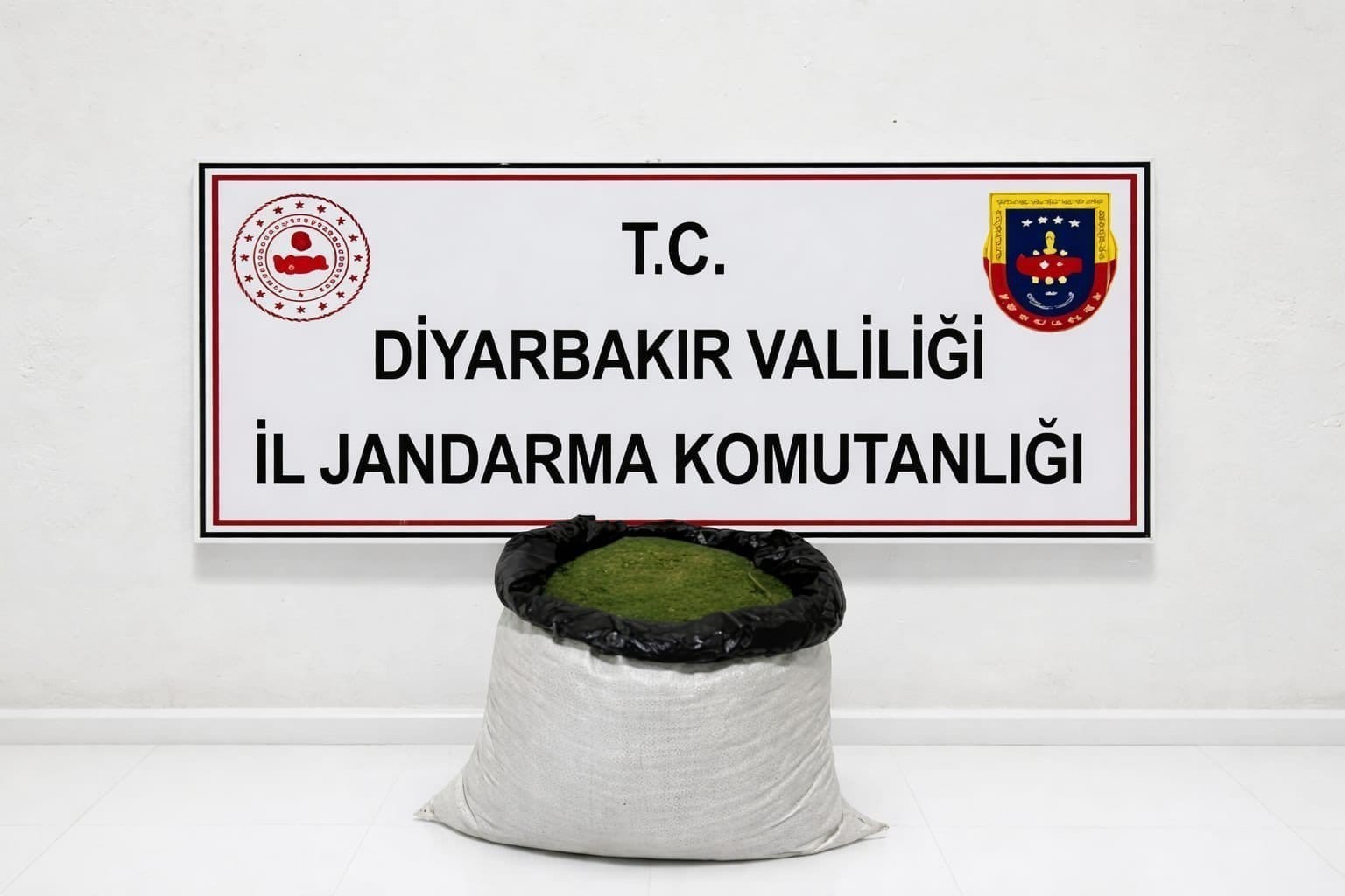 diyarbakirda 25 kilo esrar ele gecirildi 1 SkMudtiu