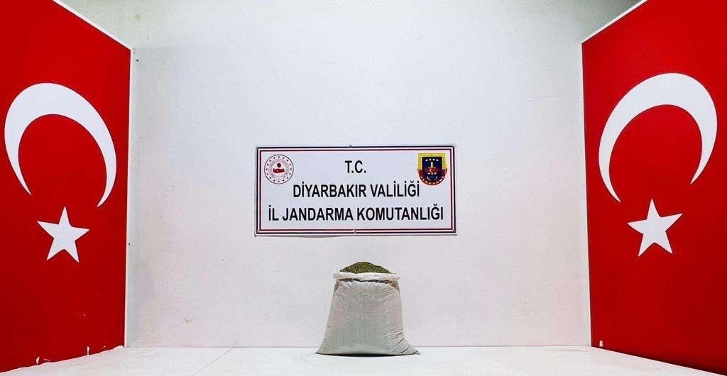 diyarbakirda 28 kilo esrar ele gecirildi 1 OX1Hz6Zi