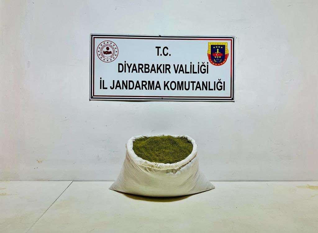 diyarbakirda 38 kilo esrar ele gecirildi 0 zyh9KE8K