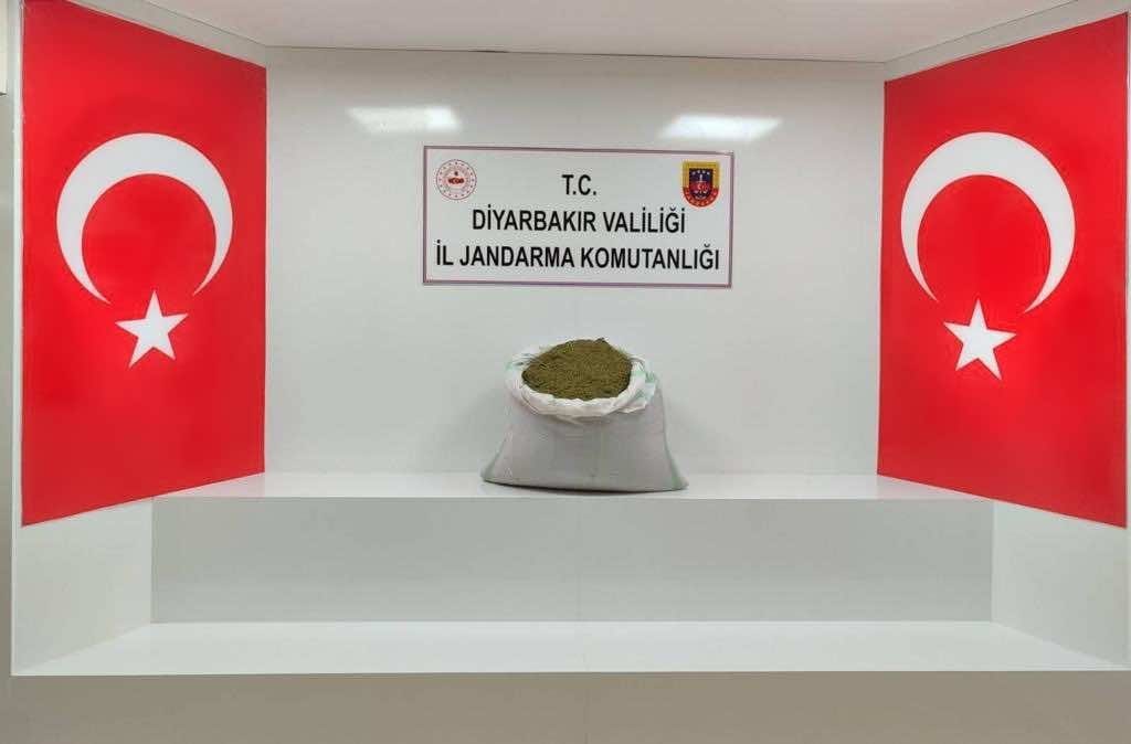 diyarbakirda 38 kilo esrar ele gecirildi 1 lhh4OgkE
