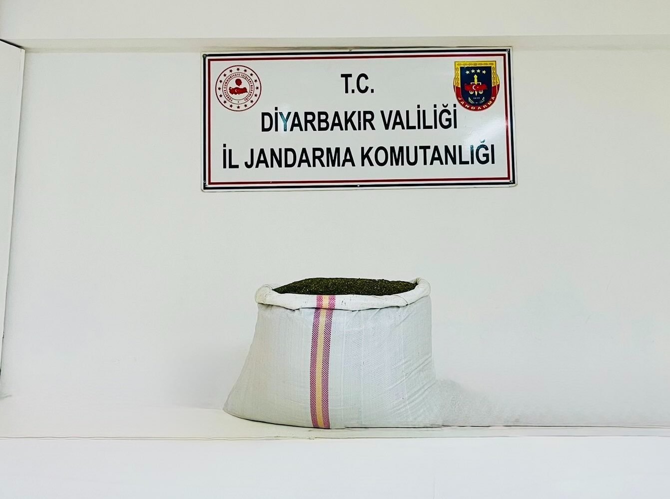 diyarbakirda 41 kilo esrar ele gecirildi 1 snHT2iJL