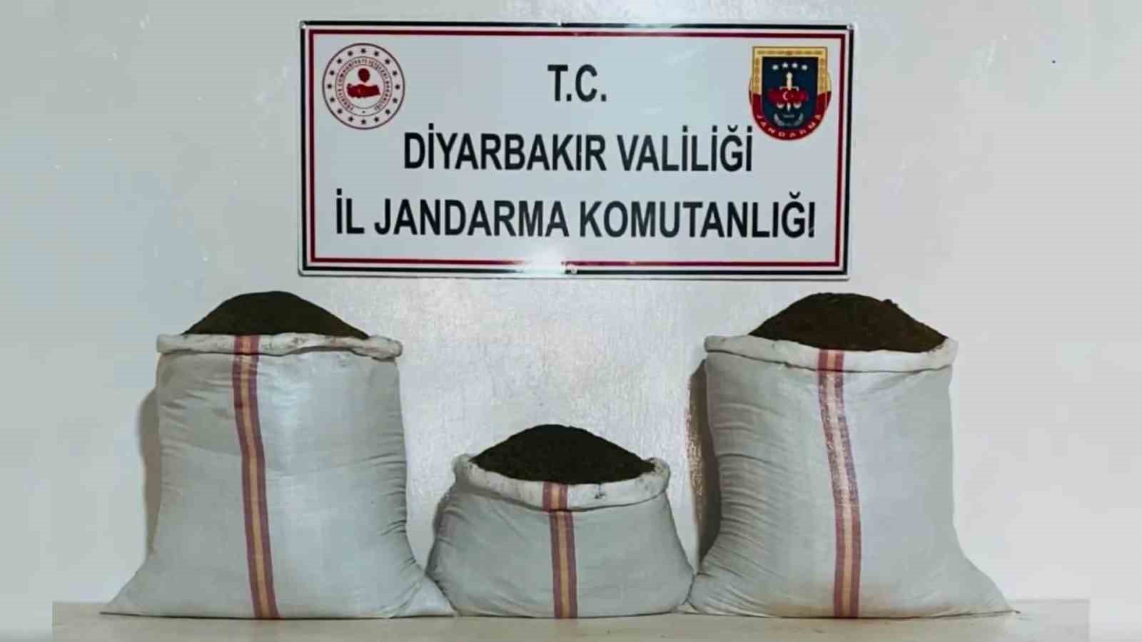diyarbakirda 470 kilo skunk ve 85 kilo esrar ele gecirildi 1 XaBzCNM6