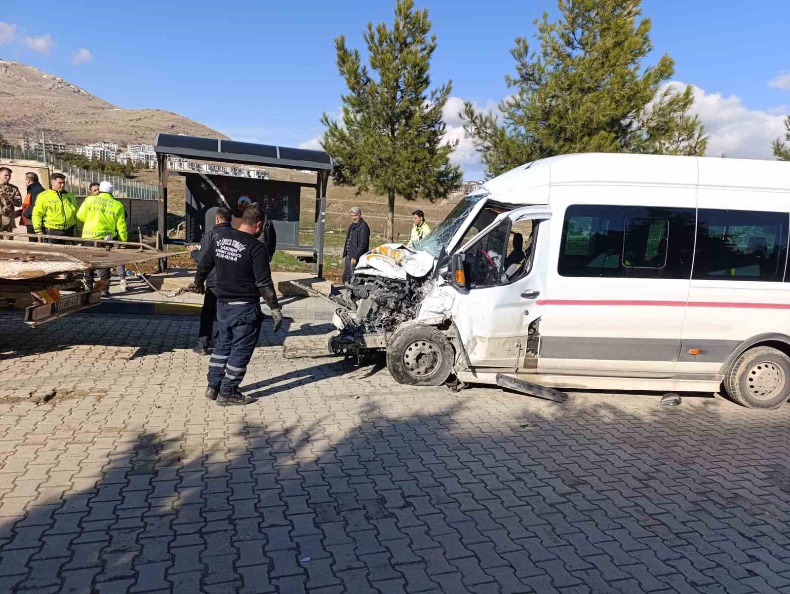 diyarbakirda 5 aracin karistigi kazada maddi hasar olustu 1 9gCAwJZ5