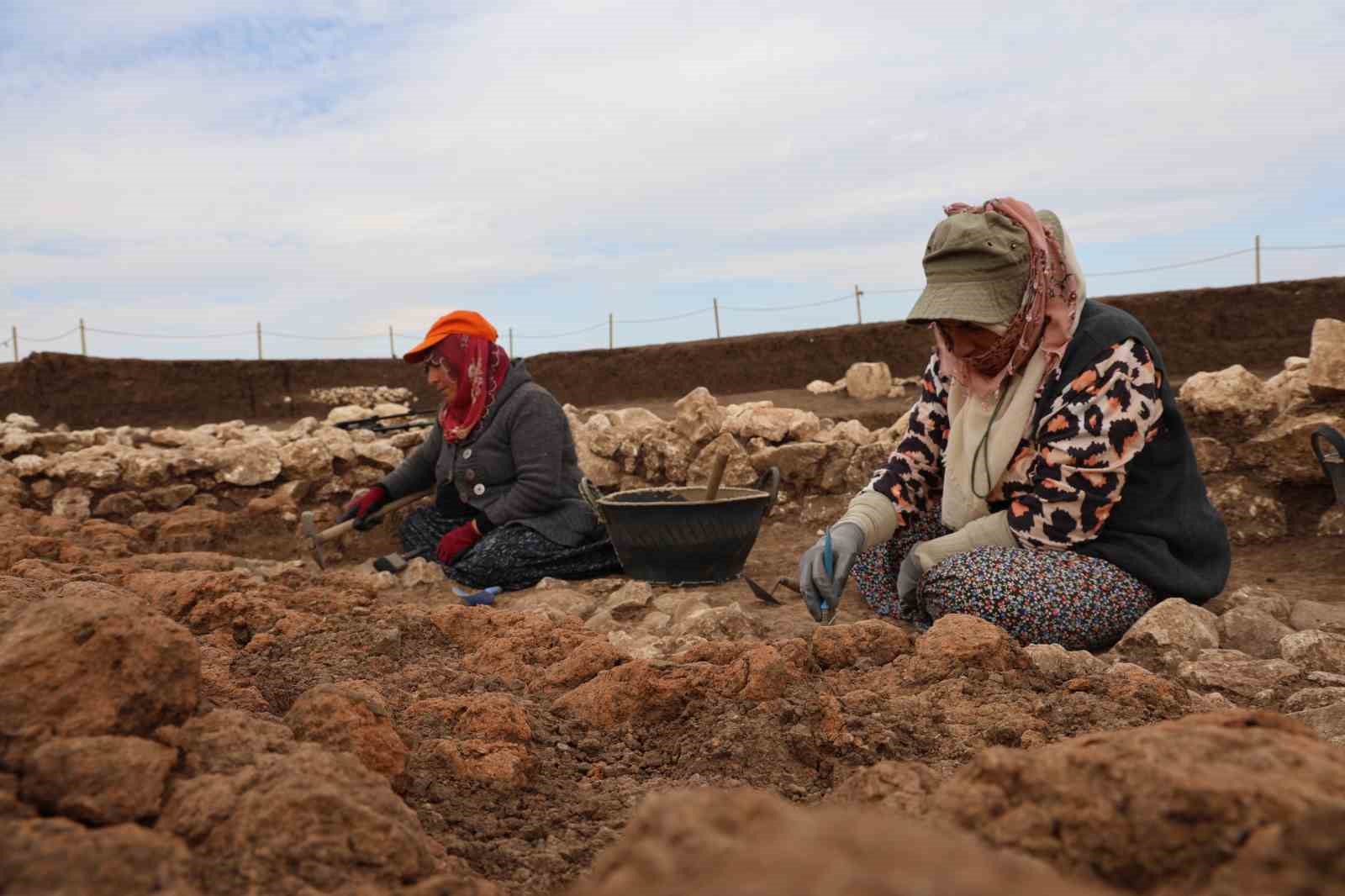 diyarbakirda 5 bin yil once depremin yiktigi yapinin enkazi ortaya cikartildi 2 ZQTwTFV9