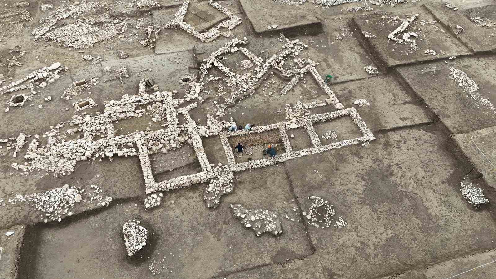 diyarbakirda 5 bin yil once depremin yiktigi yapinin enkazi ortaya cikartildi 6 8VA4e4VT