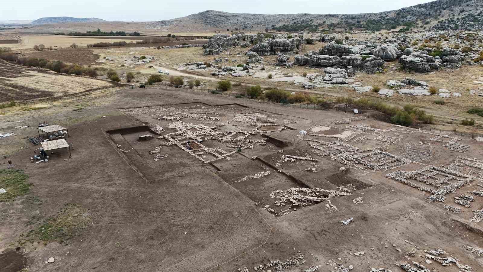 diyarbakirda 5 bin yil once depremin yiktigi yapinin enkazi ortaya cikartildi 7 zYKAZ229