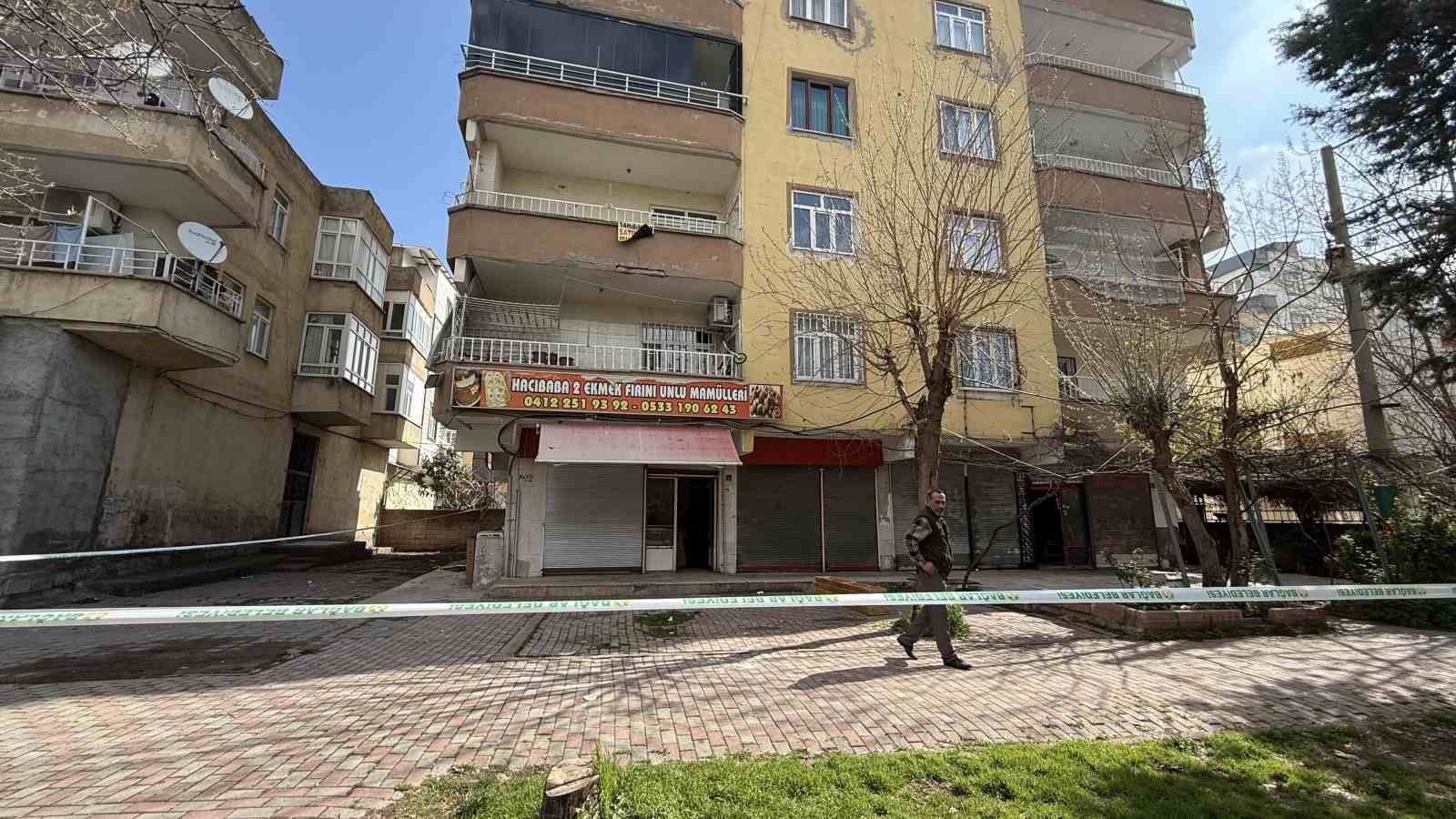 diyarbakirda 51 kisinin tahliye edildigi binanin orta hasardan az hasara cevrildigi ileri suruldu 2 TzSfMHiN