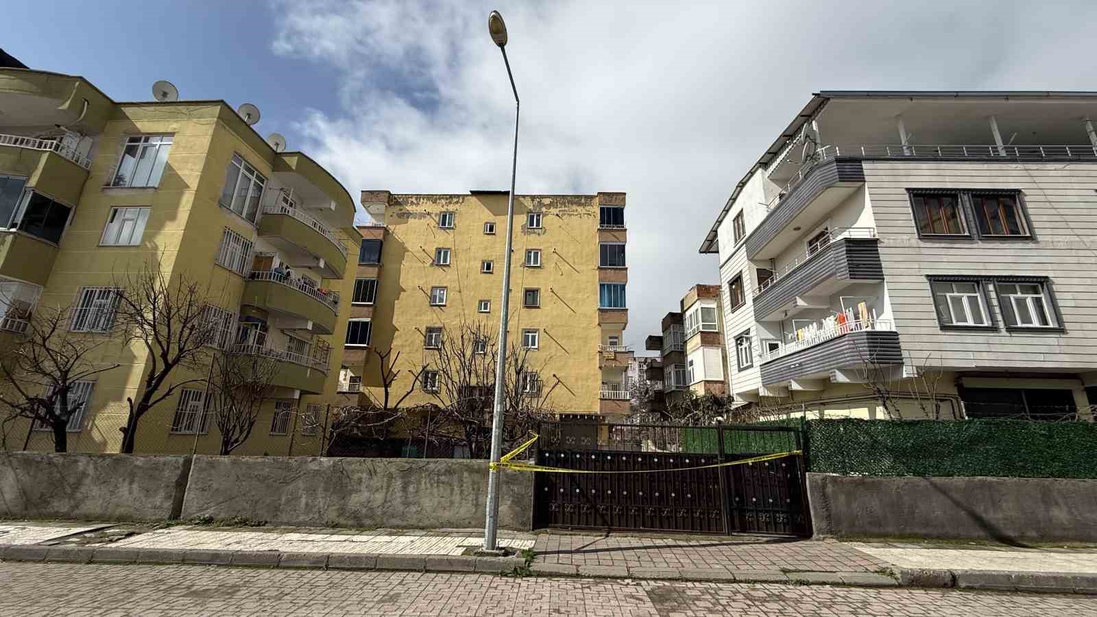 diyarbakirda 51 kisinin tahliye edildigi binanin orta hasardan az hasara cevrildigi ileri suruldu 3