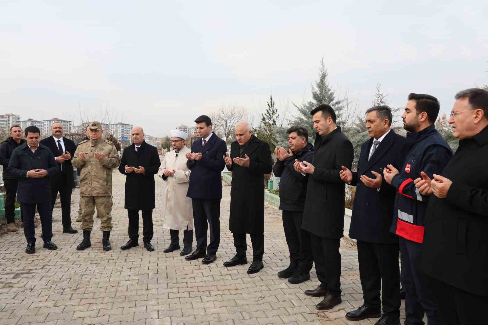 diyarbakirda 6 subat depreminde hayatini kaybedenler unutulmadi 3 nE7wNaJ6