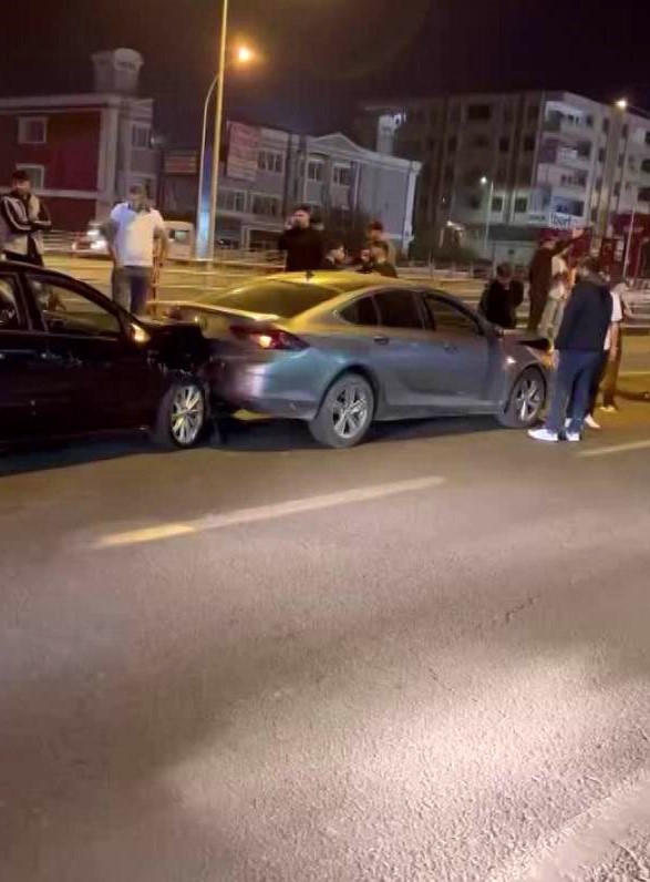 diyarbakirda 9 aracin karistigi kazada 3 kisi yaralandi 0 tAkinp1K