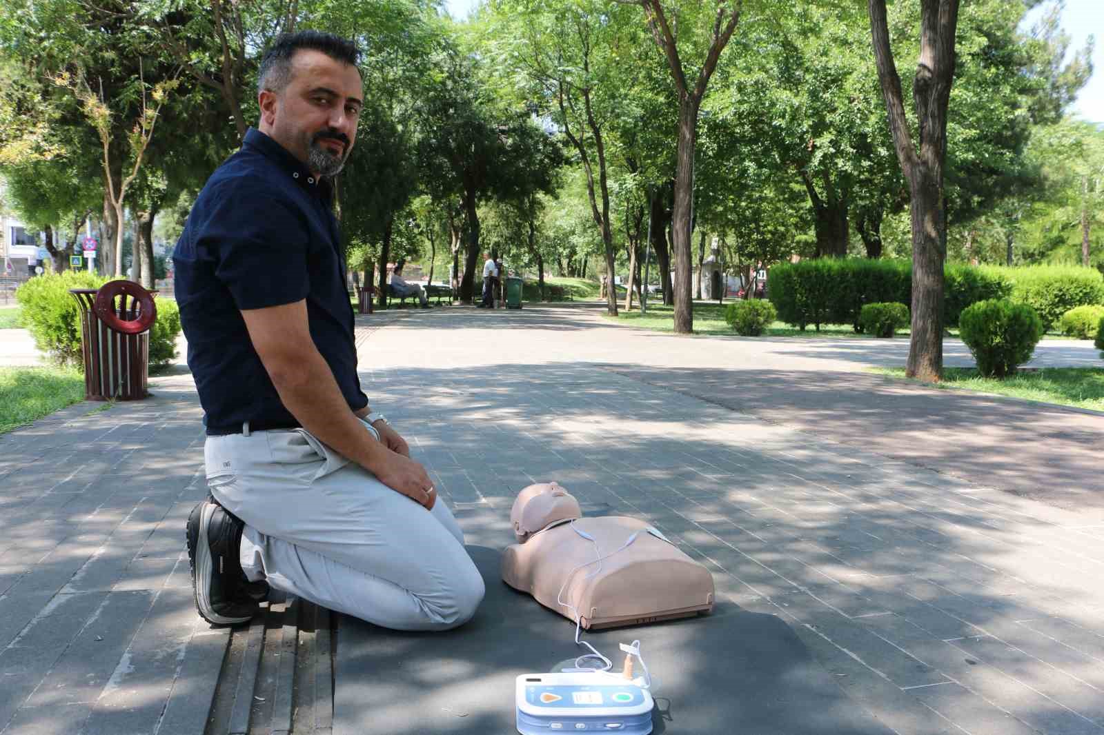 Diyarbakır’da ani kalp durmalarına karşı hayat kurtaran uygulama 5 diyarbakirda ani kalp durmalarina karsi hayat kurtaran uygulama 1 VLyFDNfl