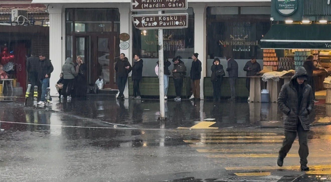 diyarbakirda aniden bastiran yagmur hayati felc etti 0 jvOuVODH
