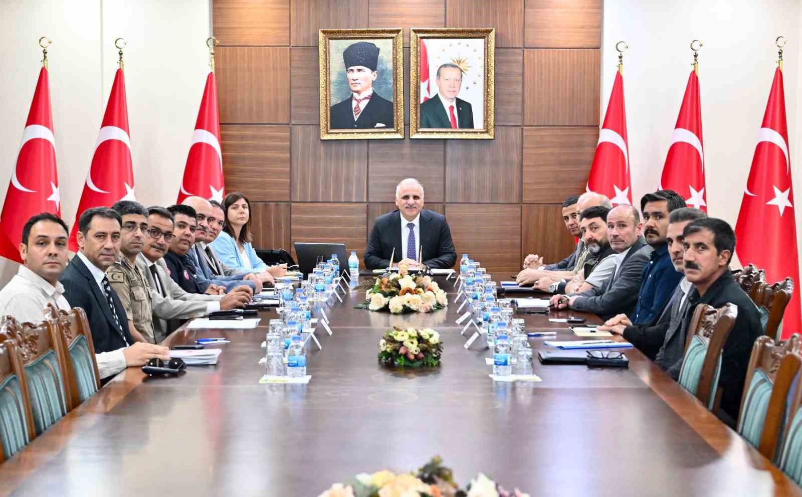 Diyarbakır’da anız yangınlarının önlenmesine yönelik toplantı 4 diyarbakirda aniz yanginlarinin onlenmesine yonelik toplanti 0 wZtJzWU2