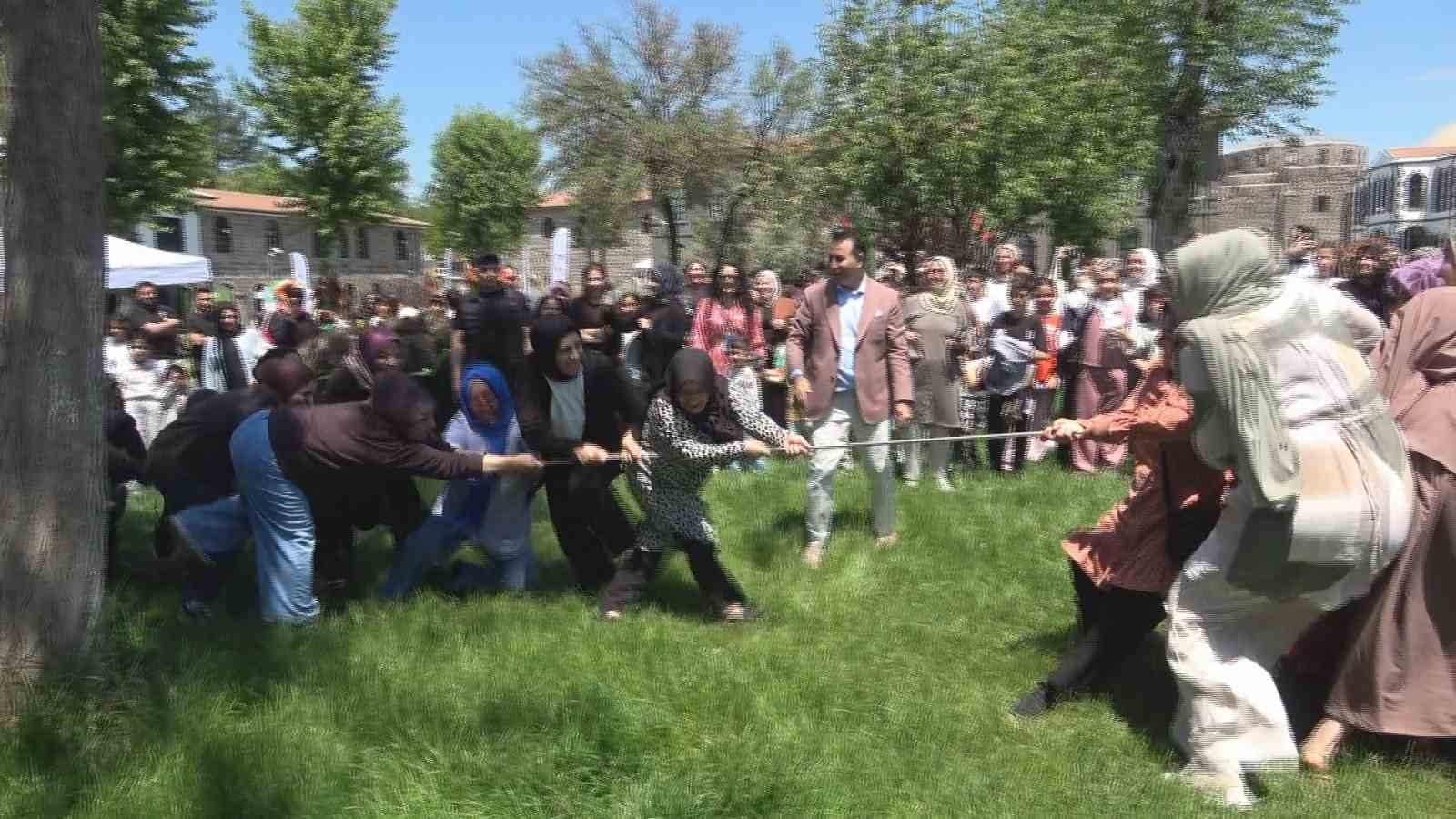 diyarbakirda annemle benim senligim etkinligi 8 AVQkZ772