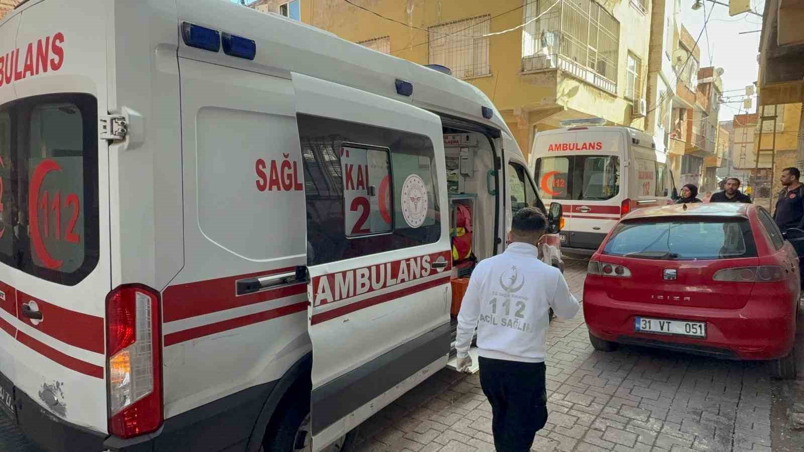Diyarbakır’da apartmanda priz kaynaklı yangın: 7 kişi dumandan etkilendi 7 diyarbakirda apartmanda priz kaynakli yangin 7 kisi dumandan etkilendi 3