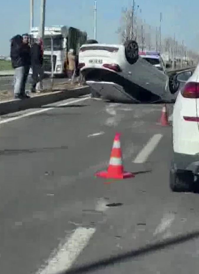 diyarbakirda arac takla atti 1 yarali 1 K1Pn7plr