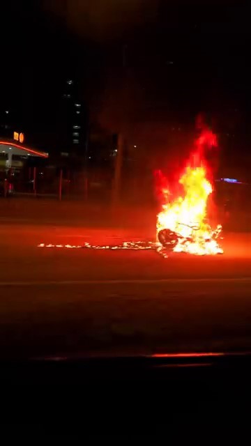 Diyarbakır’da aracın çarptığı motosiklet savrulup alev aldı: 1 yaralı 1 diyarbakirda aracin carptigi motosiklet savrulup alev aldi 1 yarali 0 vDrWifwZ