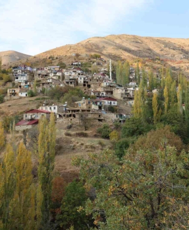 diyarbakirda-asirlik-kerpic-evler-arasinda-renk-cumbusu-BtMqg9ZA.jpg