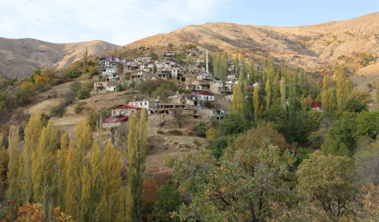 diyarbakirda-asirlik-kerpic-evler-arasinda-renk-cumbusu-BtMqg9ZA.jpg