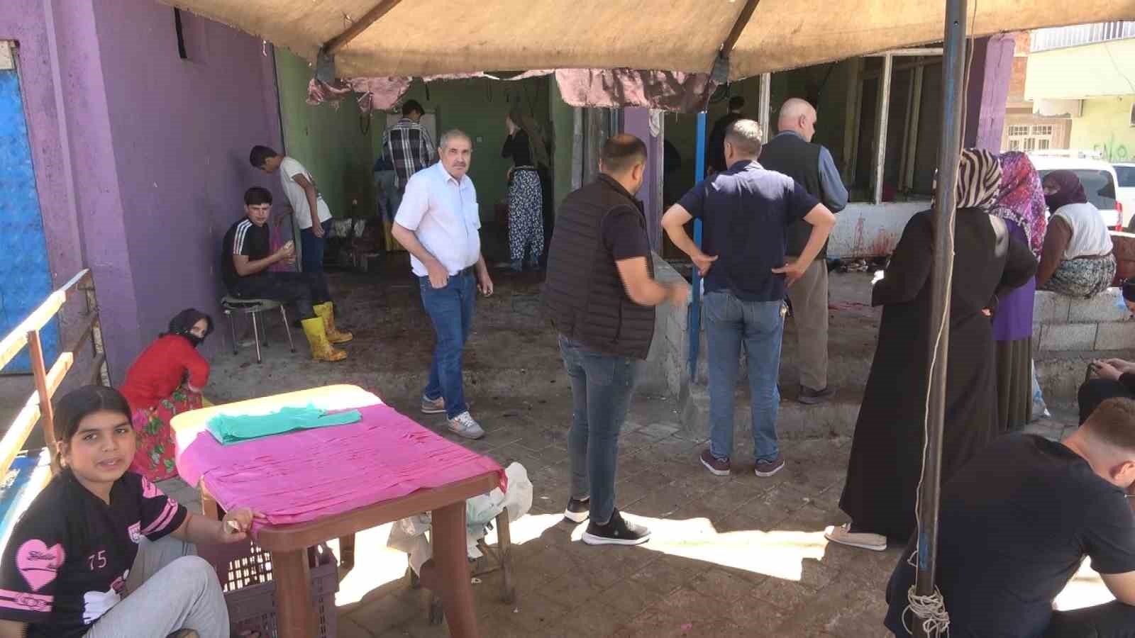 diyarbakirda bayramin ilk gununde kurbanlik mesaisi basladi 0 2E76OR7J