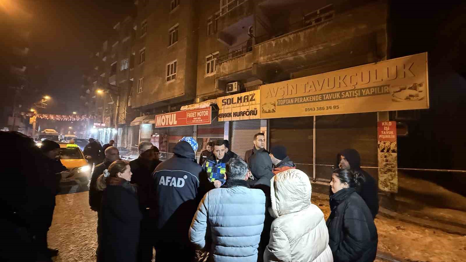 diyarbakirda binanin kolonu catladi 83 kisi tahliye edildi 3 mOzhaDHD
