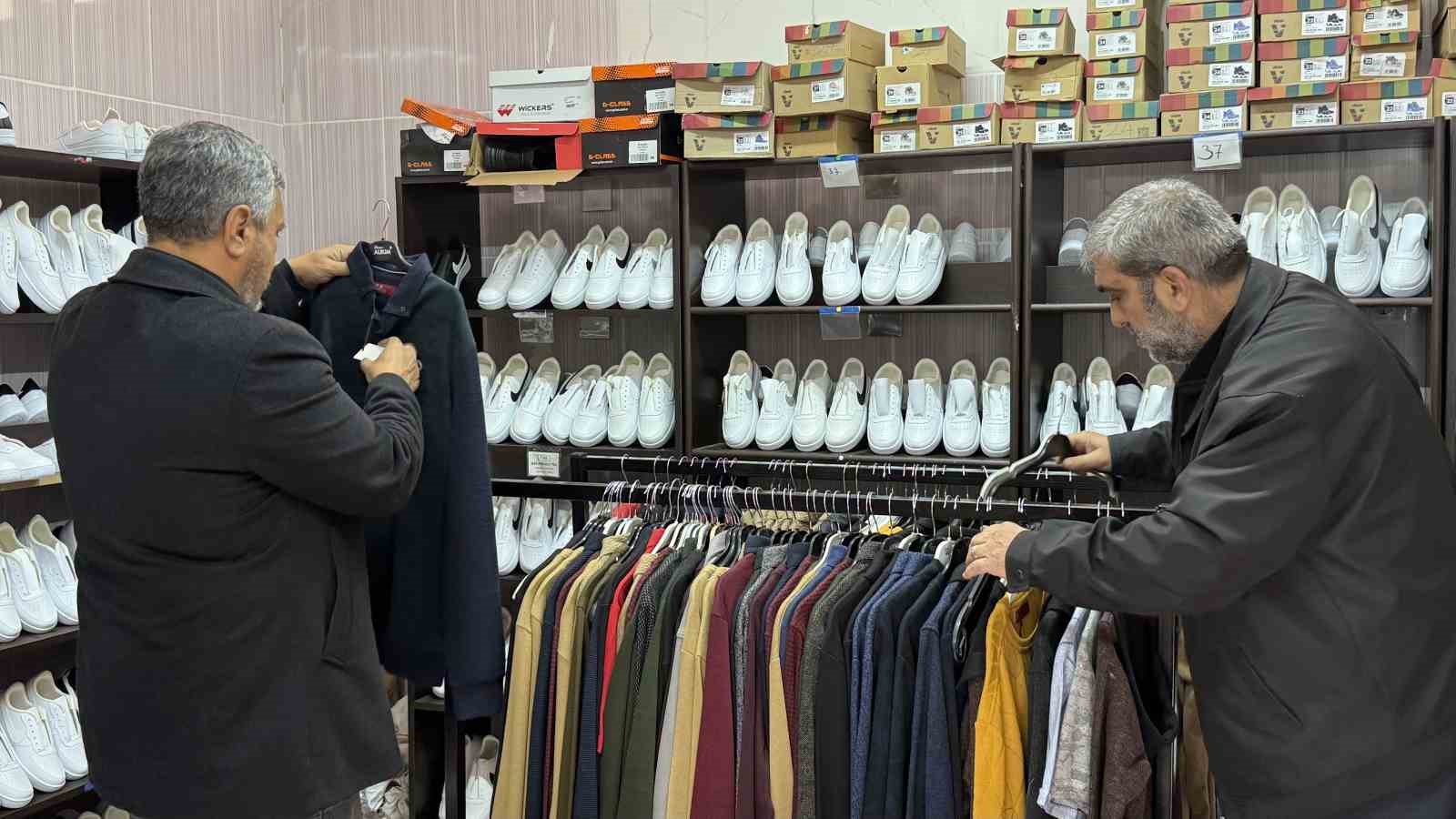 Diyarbakır’da binlerce yetim ve öksüzün ihtiyacı öğretmenlerin aracılığıyla karşılanıyor 8 diyarbakirda binlerce yetim ve oksuzun ihtiyaci ogretmenlerin araciligiyla karsilaniyor 4 2L1YctAI