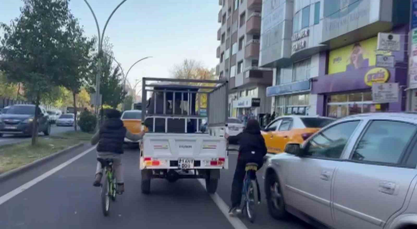 diyarbakirda bisikletli cocuklarin tehlikeli yolculugu 1 yLQeXmZD