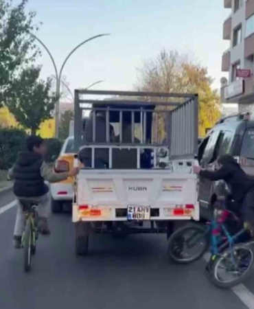 diyarbakirda-bisikletli-cocuklarin-tehlikeli-yolculugu-VwMuehXW.jpg