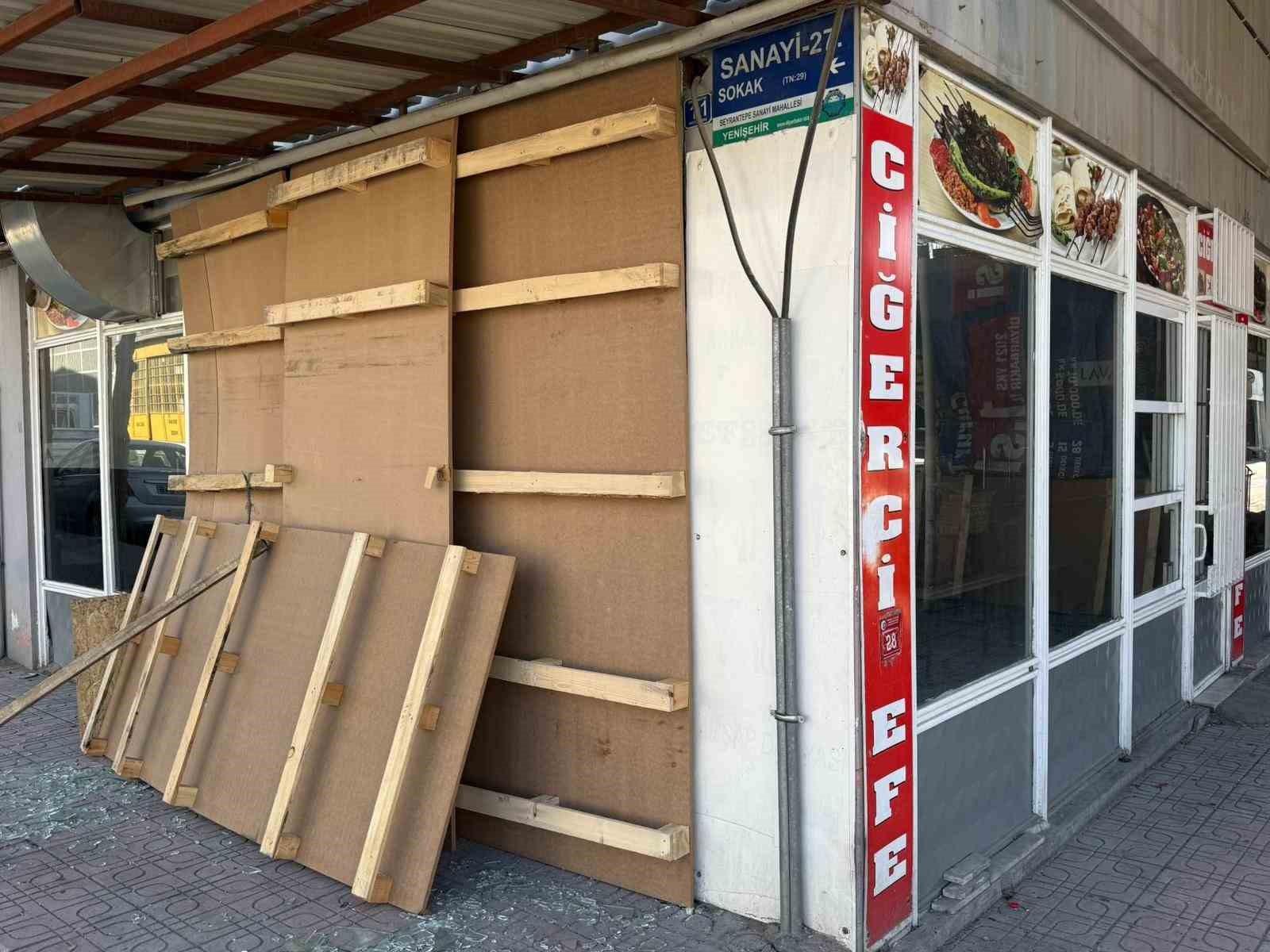 diyarbakirda carpisan araclardan biri is yerine daldi 1 SSvFRqfz