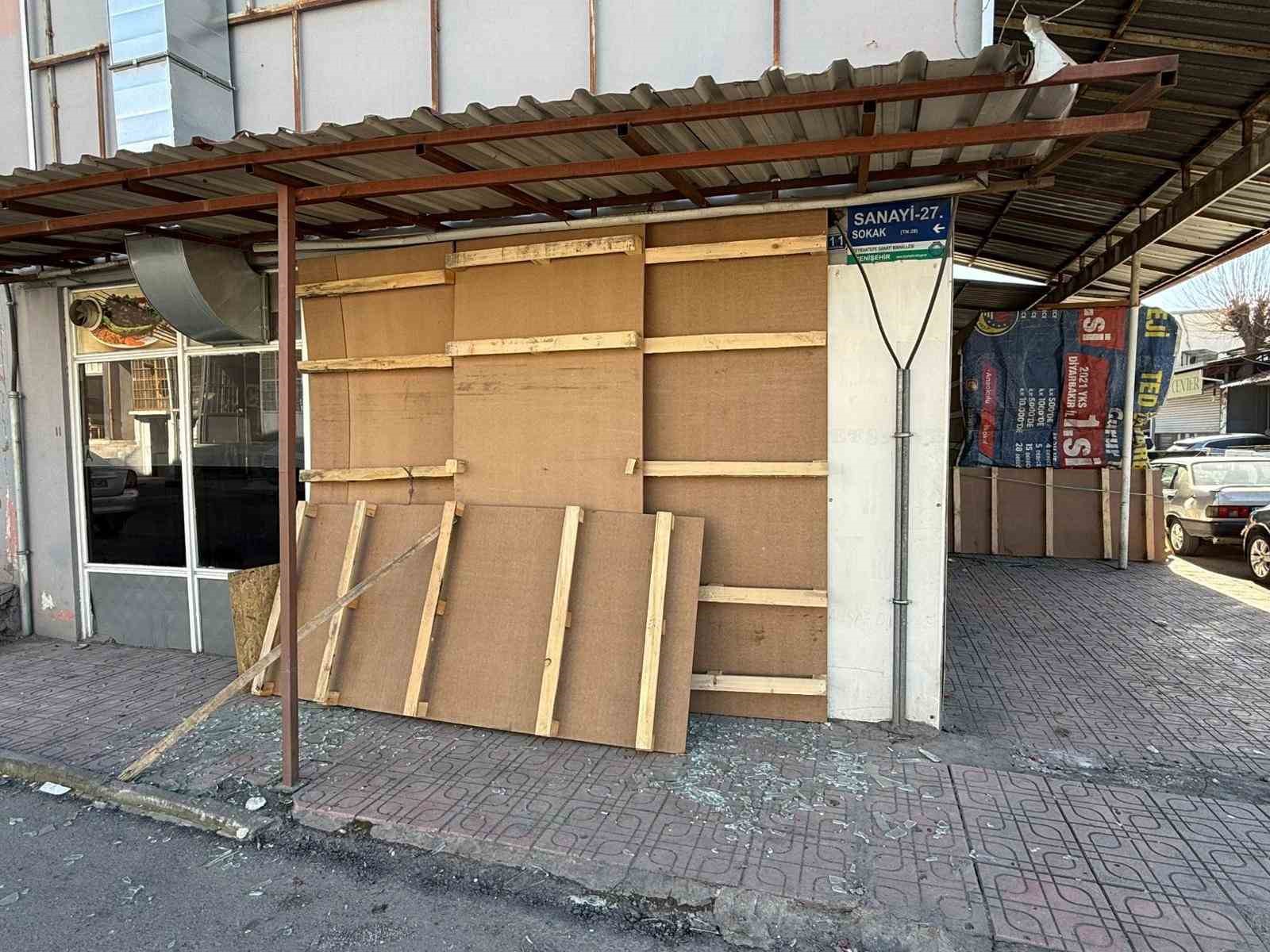 diyarbakirda carpisan araclardan biri is yerine daldi 2 thhNCSIW