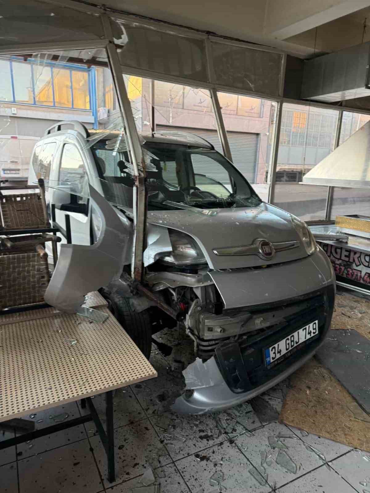diyarbakirda carpisan araclardan biri is yerine daldi 4 LBmsRGqC