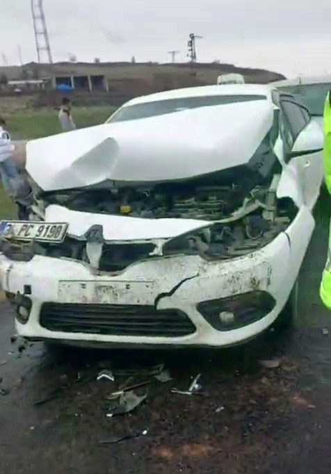 diyarbakirda cenaze konvoyunda kaza 4 yarali 0 ElOLKVdF