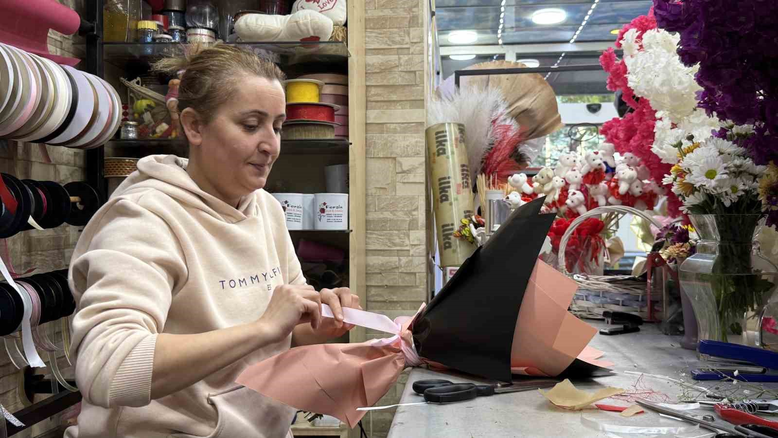diyarbakirda cicekcilerde ogretmenler gunu yogunlugu 2 4QOBKthF