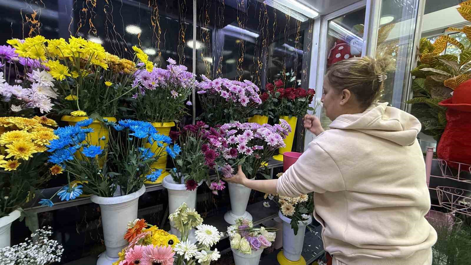 diyarbakirda cicekcilerde ogretmenler gunu yogunlugu 6 RJF2Zz1q
