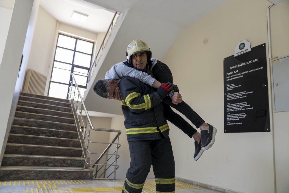 Diyarbakır’da deprem ve yangın tatbikatı 6 diyarbakirda deprem ve yangin tatbikati 2 dwpdTOfG