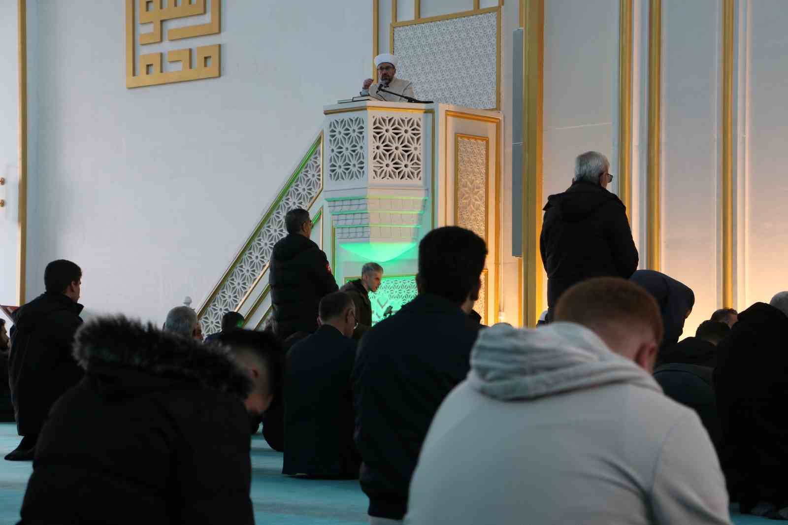 diyarbakirda depremde hayatini kaybeden vatandaslar icin mevlit okutuldu 0 QAQhgBrv