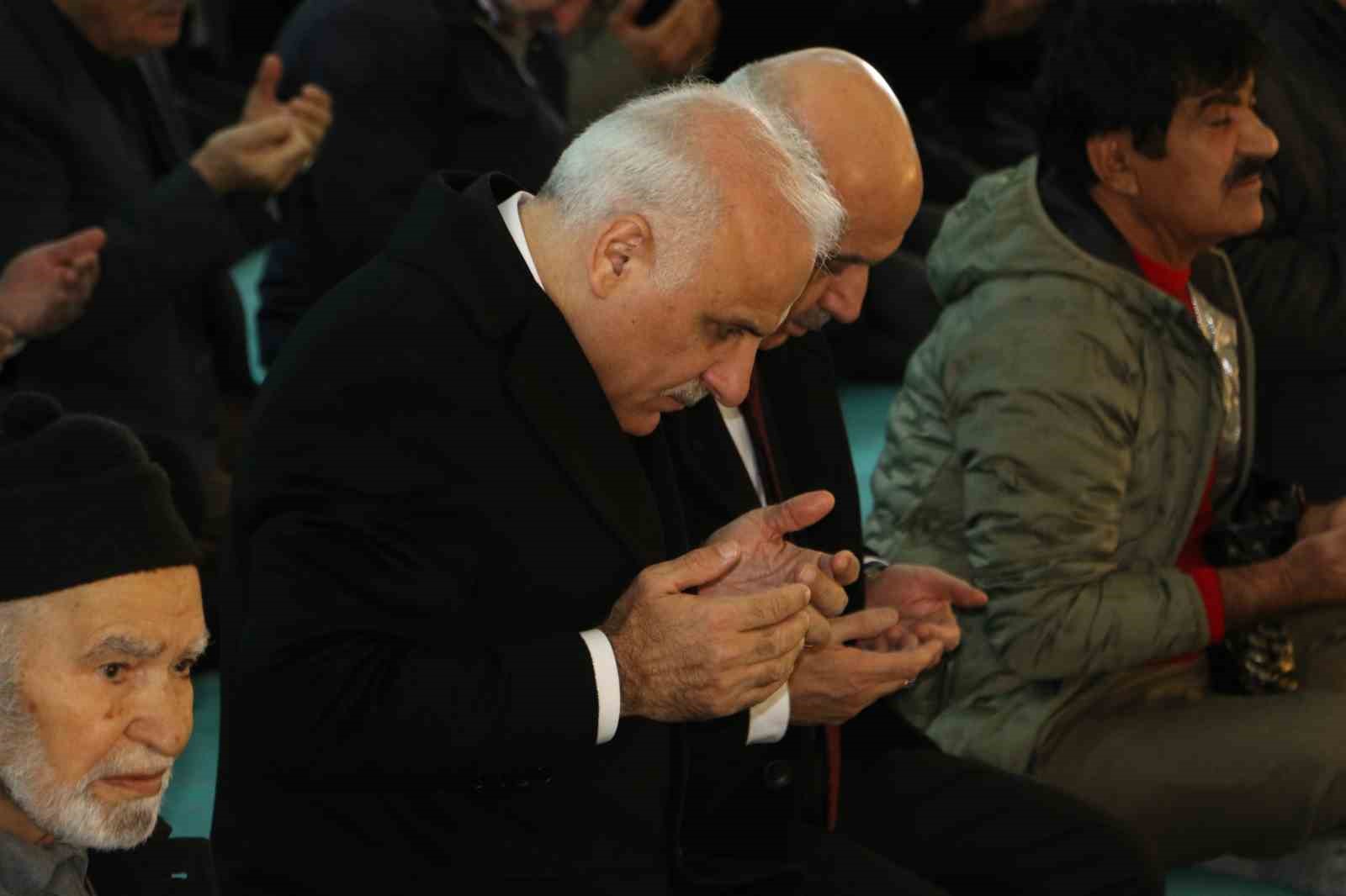 diyarbakirda depremde hayatini kaybeden vatandaslar icin mevlit okutuldu 2
