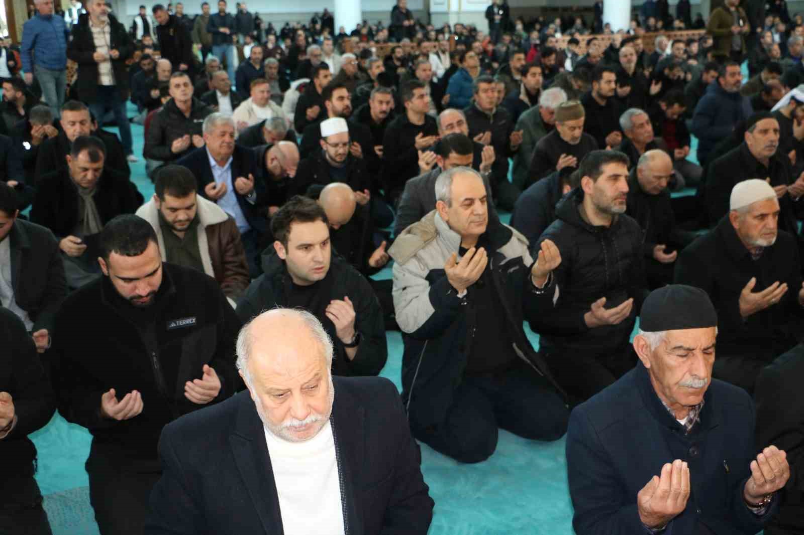 diyarbakirda depremde hayatini kaybeden vatandaslar icin mevlit okutuldu 3 VfpMUBg6