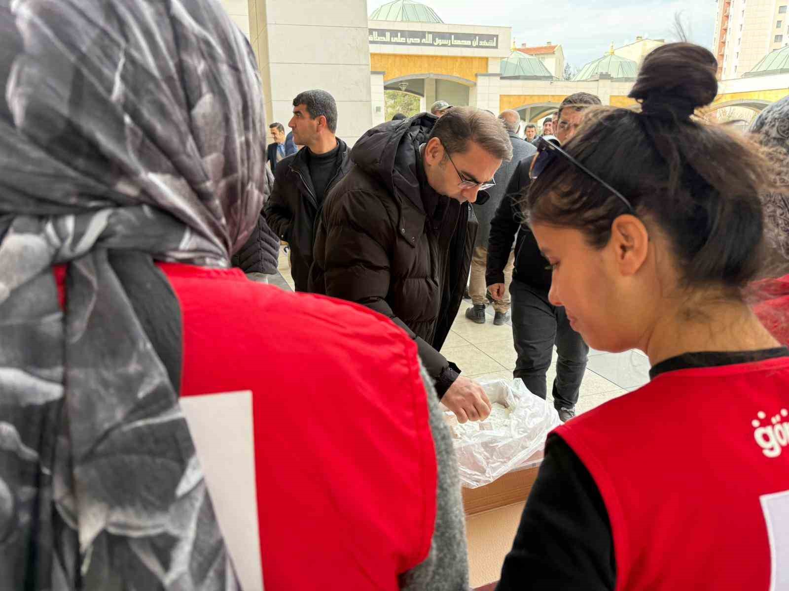 diyarbakirda depremde hayatini kaybeden vatandaslar icin mevlit okutuldu 7 5Q87ecba