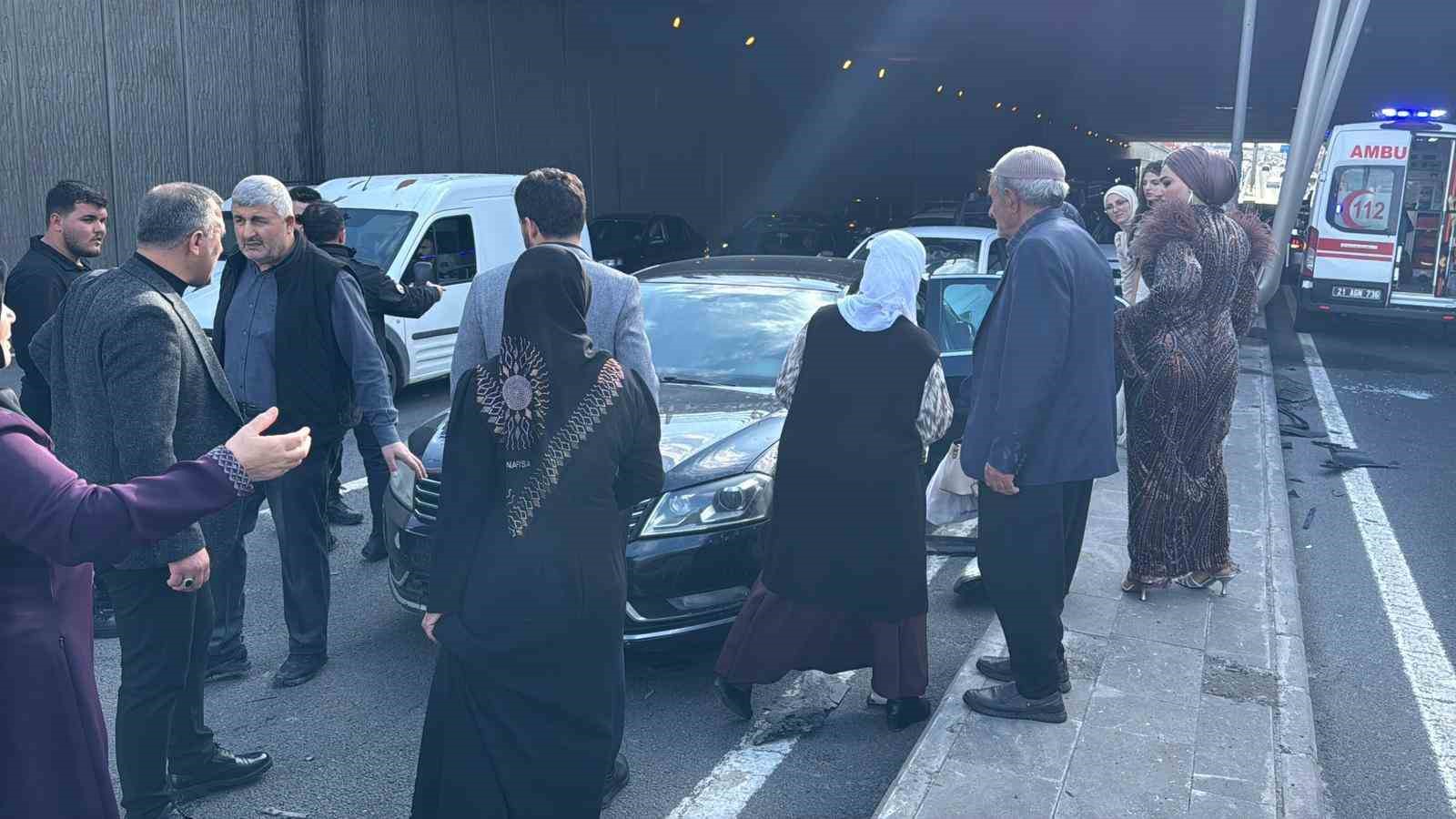 diyarbakirda dugun konvoyunda kaza 3 yarali 4 PG2uRSn8